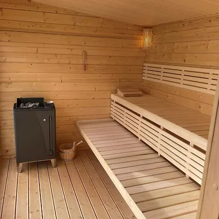 Vakantiehuis Lovely Holiday With Sauna